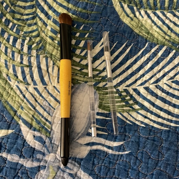 New Makeup Bundle: Lancôme Eyeshadow Pallet, Lipstick, Lip Gloss, Brushes - Picture 10 of 10